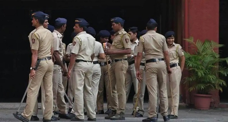 Maharashtra: ठाणे में पुलिस ने 9.35 करोड़ रुपये के कीमती सामान मालिकों को लौटाए Maharashtra: ठाणे में पुलिस ने 9.35 करोड़ रुपये के कीमती सामान मालिकों को लौटाए