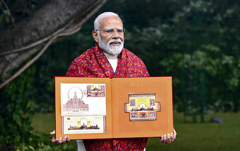 प्रधानमंत्री मोदी ने राम मंदिर पर स्मारक डाक टिकट जारी किया