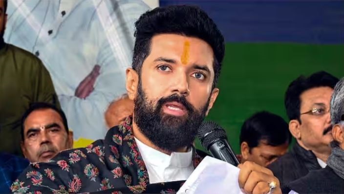 Bihar Politics: नीतीश कुमार के NDA में वापसी की अटकलों के बीच चिराग पासवान का बड़ा बयान