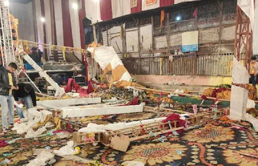 दिल्ली के कालकाजी मंदिर में जागरण के दौैरान मंच गिरा, भगदड़ में एक महिला की मौत, 17 घायल