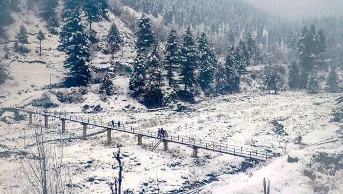 कश्मीर में ठंड ने ध्वस्त कर दिए सारे रिकॉर्ड, कहीं -17°C तो कहीं -15°C तक पहुंचा पारा