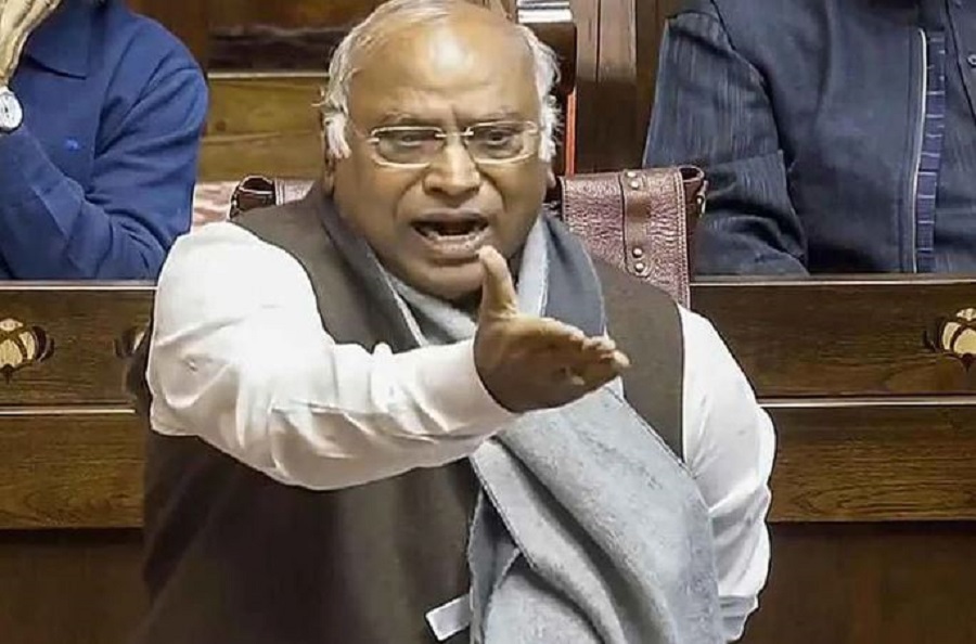 झारखंड मुद्दे पर कांग्रेस और अन्य विपक्षी दलों ने राज्यसभा से किया वॉकआउट झारखंड मुद्दे पर कांग्रेस और अन्य विपक्षी दलों ने राज्यसभा से किया वॉकआउट