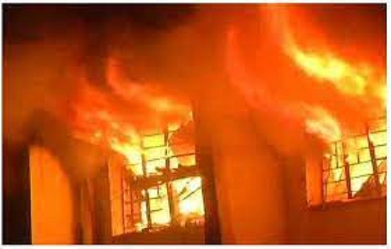 Firebreak In Mumbai: मुंबई के चेंबूर इलाके की चॉल में लगी भीषण आग, नौ लोग झुलसे