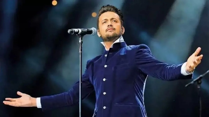 Atif Aslam: पाकिस्तानी सिंगर आतिफ असलम की बॉलीवुड में वापसी, जानिये पूरी खबर