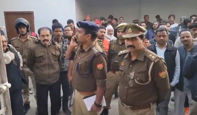 Triple Murder in Lucknow: लखनऊ में ट्रिपल मर्डर से हड़कंप, दंपत्ति और उनके बेटे की गोली मारकर हत्या