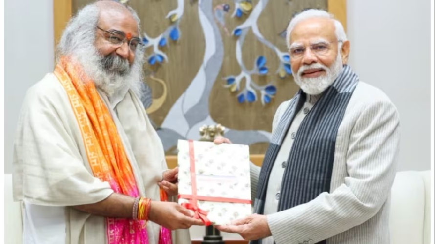 UP News: सोशल मीडिया पर ट्रेंड करने लगे आचार्य प्रमोद कृष्णम, अचानक क्यों मिले पीएम मोदी से?