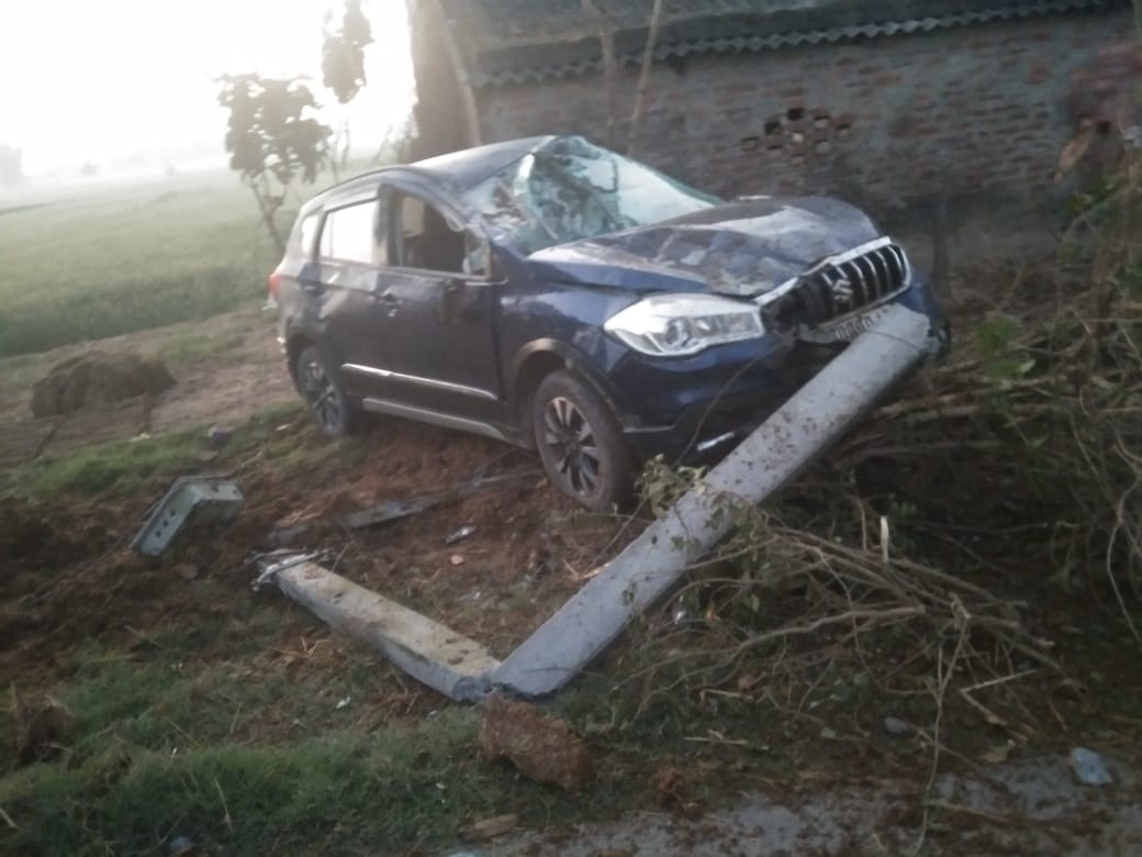महराजगंज में चमत्कार: बारात से लौट रही कार के उड़े परखच्चे, लेकिन बाल-बाल बचे चार लोग महराजगंज में चमत्कार: बारात से लौट रही कार के उड़े परखच्चे, लेकिन बाल-बाल बचे चार लोग