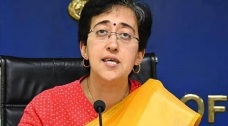AAP vs BJP: आतिशी ने आ पर कथित अपमानजनक पोस्टर लगाने का लगाया आरोप, चुनाव आयोग से की शिकायत