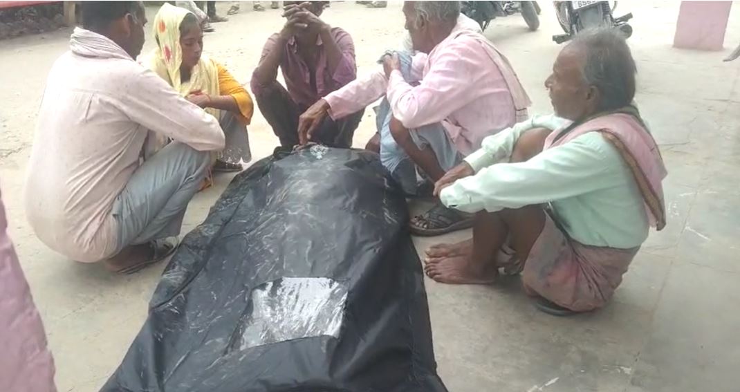 फ़तेहपुर: तेज़ रफ़्तार पिकअप की टक्कर से बाइक सवार पूर्व प्रधान की मौत, आरोपी चालक फरार