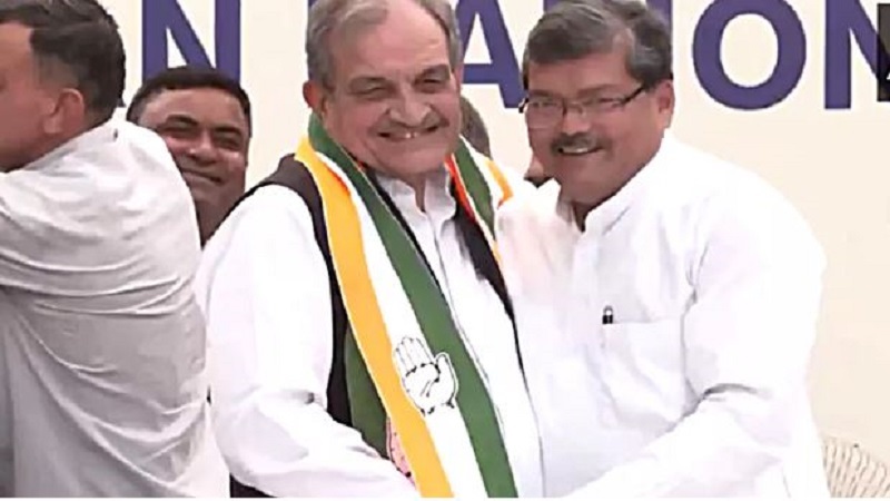Lok Sabha Election: पूर्व केंद्रीय मंत्री चौधरी बीरेंद्र सिंह ने की घर वापसी, बीजेपी को झटका देकर कांग्रेस में शामिल हुए