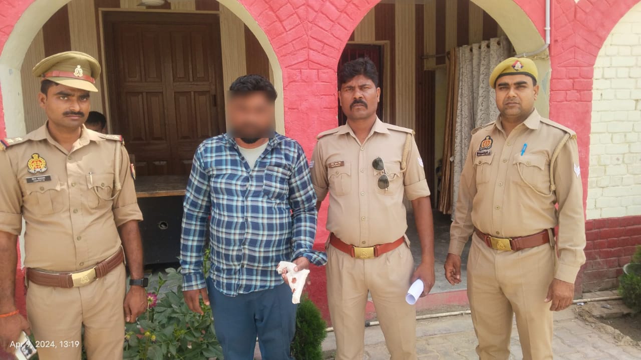 तमंचा, कारतूस के साथ एक युवक को पुलिस ने दबोचा, जानें कुशीनगर के इस बड़े अपराधी की पूरी क्राइम कुंडली