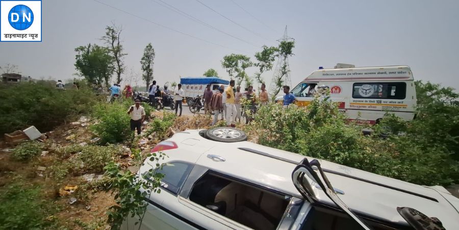 चार पहिया वाहन अनियंत्रित होकर गड्ढे में पलटा, आठ लोगों को आईं चोटें