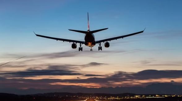 SpiceJet Flight: लेह जा रहे स्पाइसजेट के विमान में आई खराबी, वापस दिल्ली लौटा; फ्लाइट में 135 यात्री थे सवार