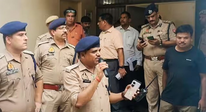 हाथरस हादसा: पुलिस ने देर रात बाबा के मैनपुरी आश्रम पर की छापेमारी, बैरंग लौटी