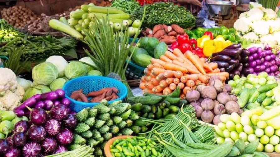 औरैया: बारिश ने बिगाड़ा आम आदमी का बजट, आसमान पहुंचे सब्जियों के दाम