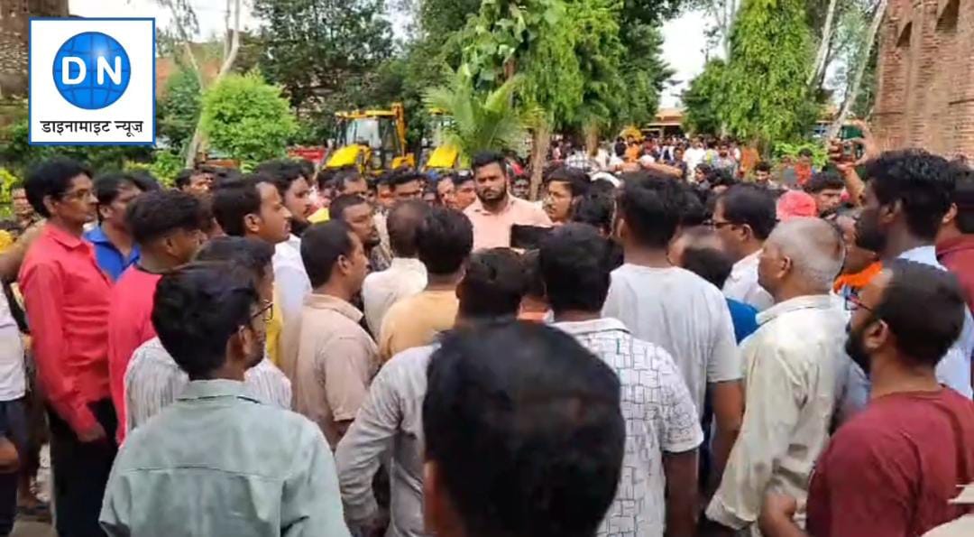 सिसवा नगर पालिका में हंगामा, नारेबाजी, कई सभासदों को बनाया गया बंधक, मौके पर भारी पुलिस बल तैनात