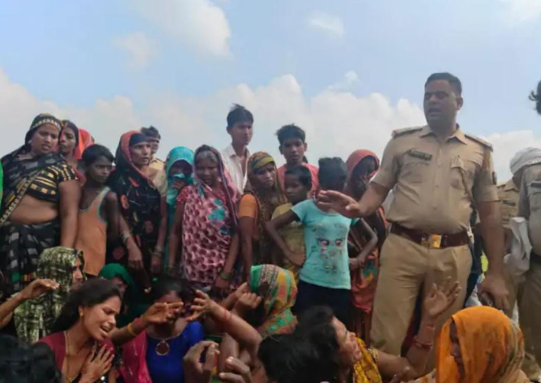 लखनऊ: 10 वर्षीय मासूम की बाइक की टक्कर से हुई मौत, परिजनों ने सड़क पर शव रखकर किया हंगामा