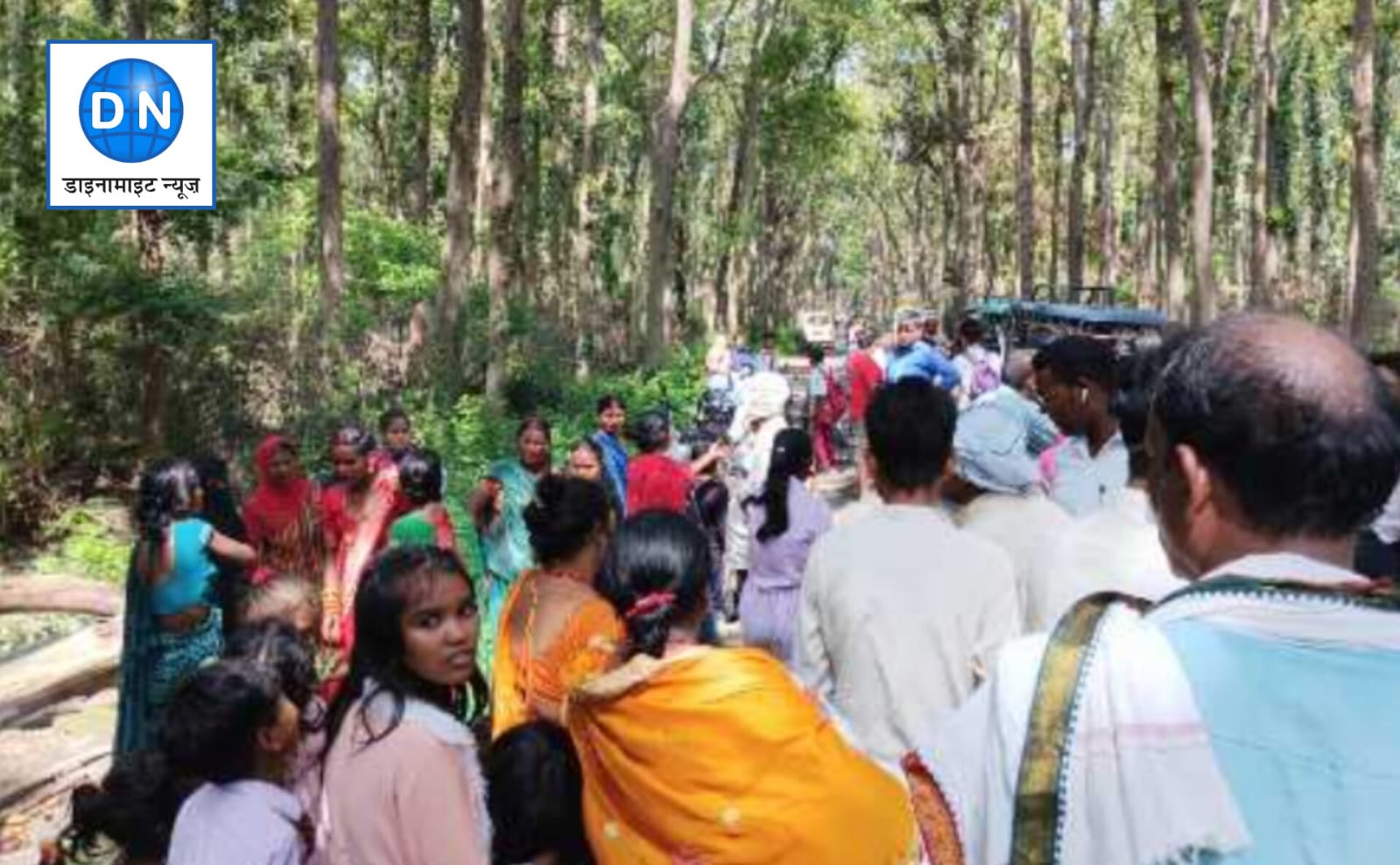 महराजगंज से बड़ी खबर: मंदिर में कथा सुन रहे श्रद्धालुओं पर गिरा पेड़, आधा दर्जन लोग घायल, कई की हालत गंभीर