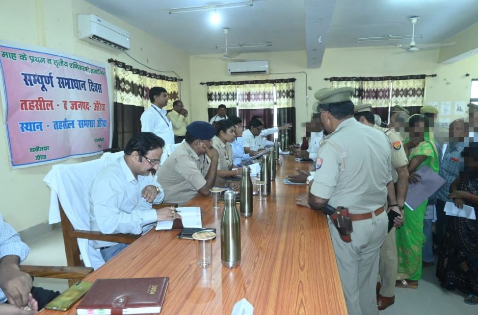 औरेया: तहसील दिवस पर जिलाधिकारी व एसपी ने सुनी लोगों की समस्याएं, अधिकारियों को दिए निर्देश