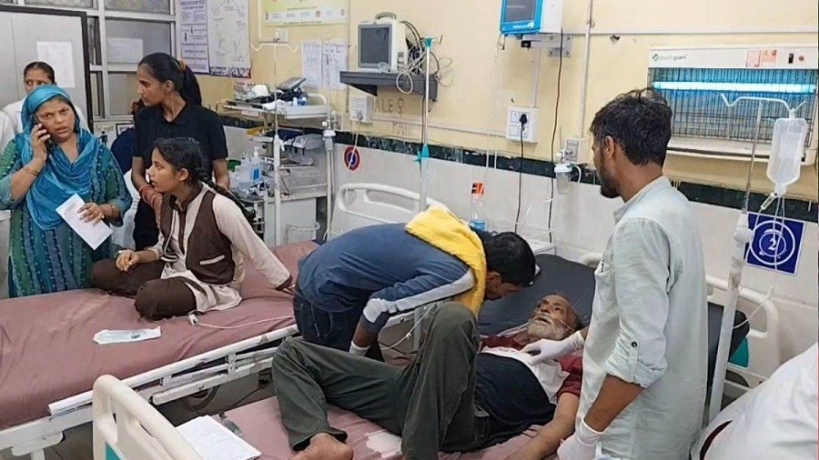Accident in Himachal: हिमाचल में बड़ा सड़क हादसा, श्रद्धालुओं से भरी ट्रैक्टर ट्राली पलटी, 35 लोग घायल