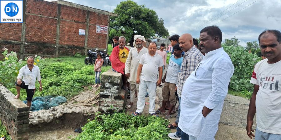 न्यूज इंपेक्टः कोल्हुई पहुंचे जनप्रतिनिधि, जाम पुलिया को खोलकर जमा पानी की निकासी कराई, लोगों ने ली राहत की सांस