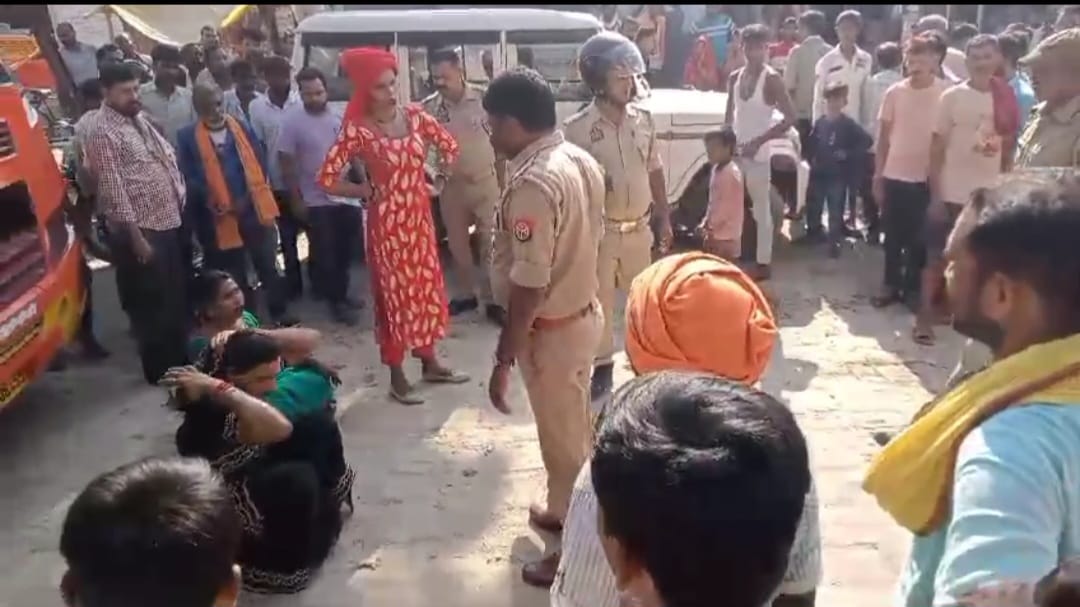 फतेहपुर: किन्ररों के दो गुटों में जबरदस्त मारपीट, सड़क जाम, पुलिस भी लौटी उलटे पाँव