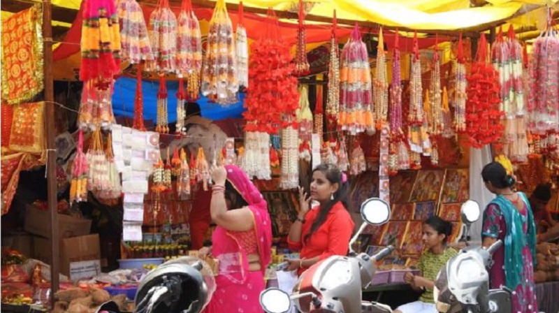 Navratri: बलिया में नवरात्र को लेकर बाजार गुलजार, सजे मंदिर Navratri: बलिया में नवरात्र को लेकर बाजार गुलजार, सजे मंदिर