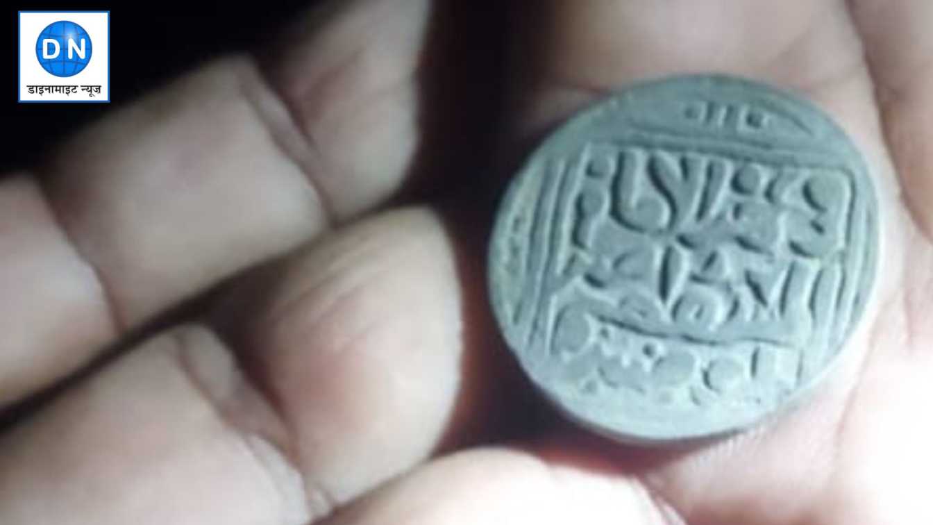 महराजगंजः पनियरा में मिले प्राचीन सिक्के, पहले बंदरबांट फिर किया ये काम, जानिये पूरा मामला