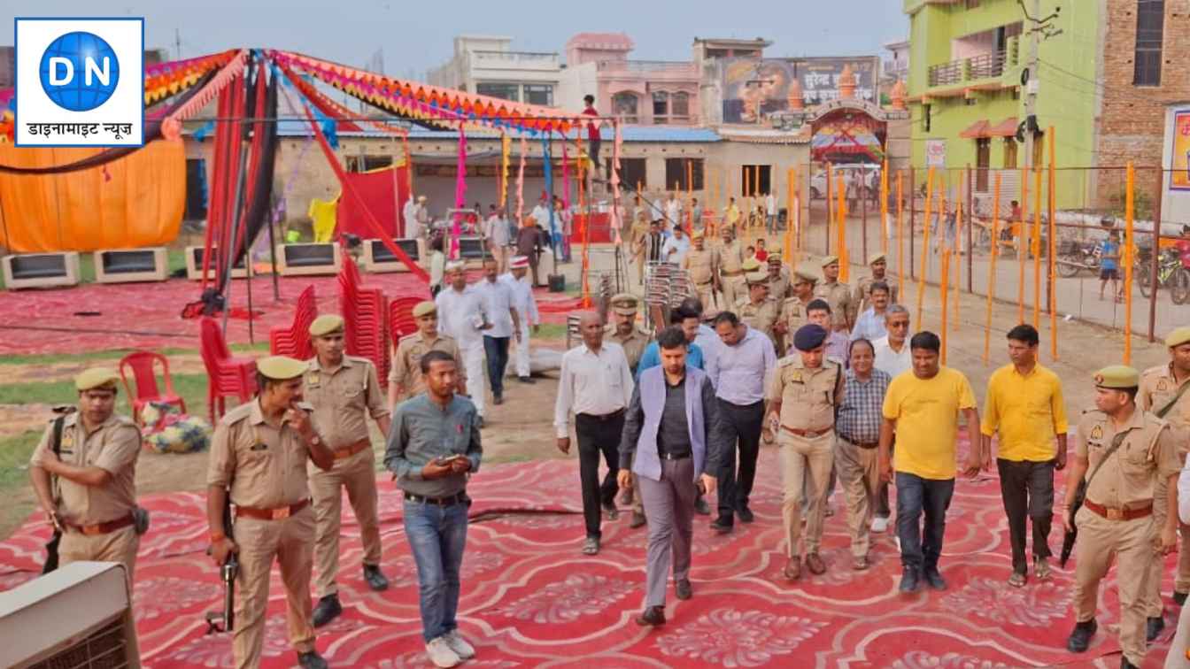 महराजगंजः डीएम व एसपी ने दुर्गा पूजा पांडालों का किया निरीक्षण, दिये ये आदेश
