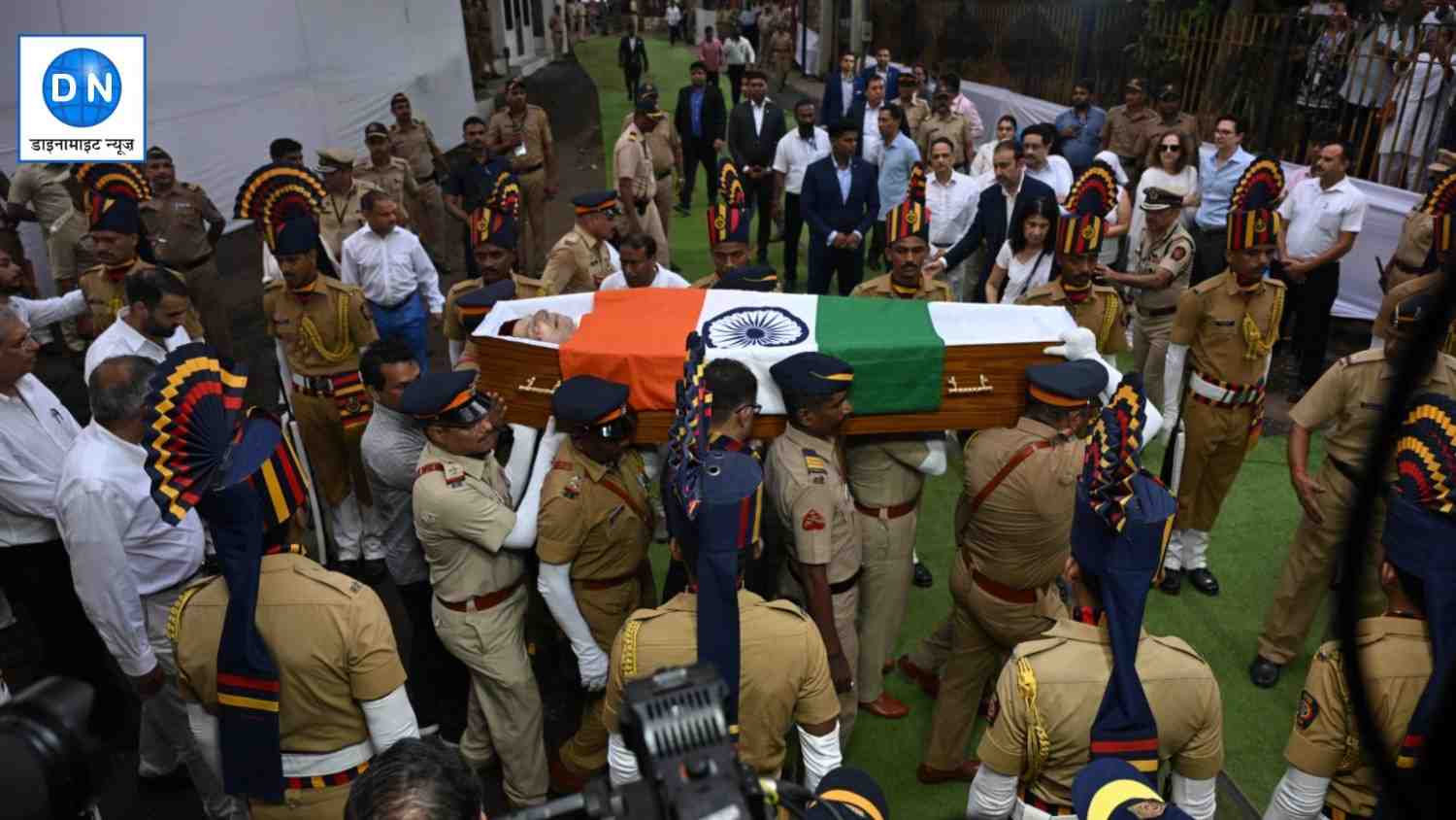 Ratan Tata’s Last Rites: पंचतत्व में विलीन हुए रतन टाटा, उमड़ा जनसैलाब, गमगीन माहौल में अंतिम विदाई