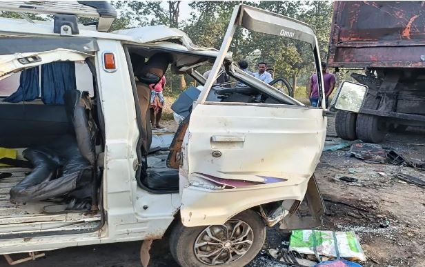 Odisha Accident: सुंदरगढ़ में दर्दनाक सड़क हादसा, कीर्तन से लौट रहे सात लोगों की मौत, पांच गंभीर