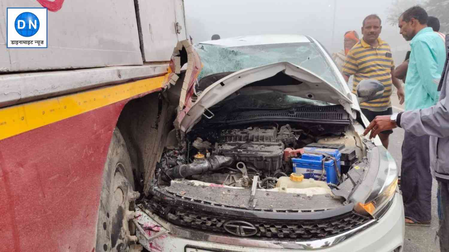 सिद्धार्थनगर-फरेंदा रोड पर रोडवेज बस हुई हादसे का शिकार, कार के उड़े परखच्चे