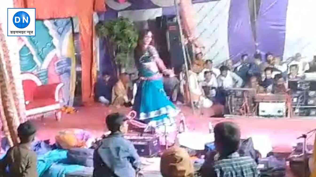 फतेहपुर: रामलीला के मंच पर बार बालाओं ने अश्लील डांस पर लगाए ठुमके