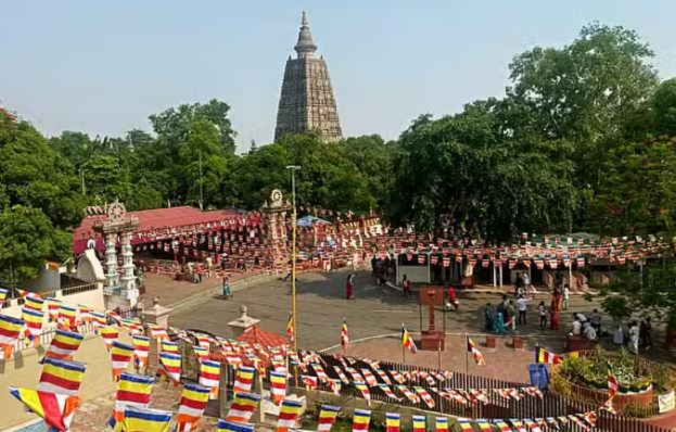 बिहार के महाबोधि मंदिर को बम से उड़ाने की धमकी, दुबई से आई चिट्ठी से मचा हड़कंप बिहार के महाबोधि मंदिर को बम से उड़ाने की धमकी, दुबई से आई चिट्ठी से मचा हड़कंप
