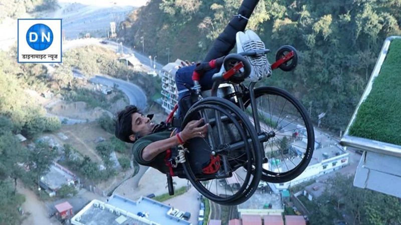Wheelchair Bungee Jumping: व्हीलचेयर पर बैठकर की बंजी जंपिंग, दुनिया हुई हैरान Wheelchair Bungee Jumping: व्हीलचेयर पर बैठकर की बंजी जंपिंग, दुनिया हुई हैरान