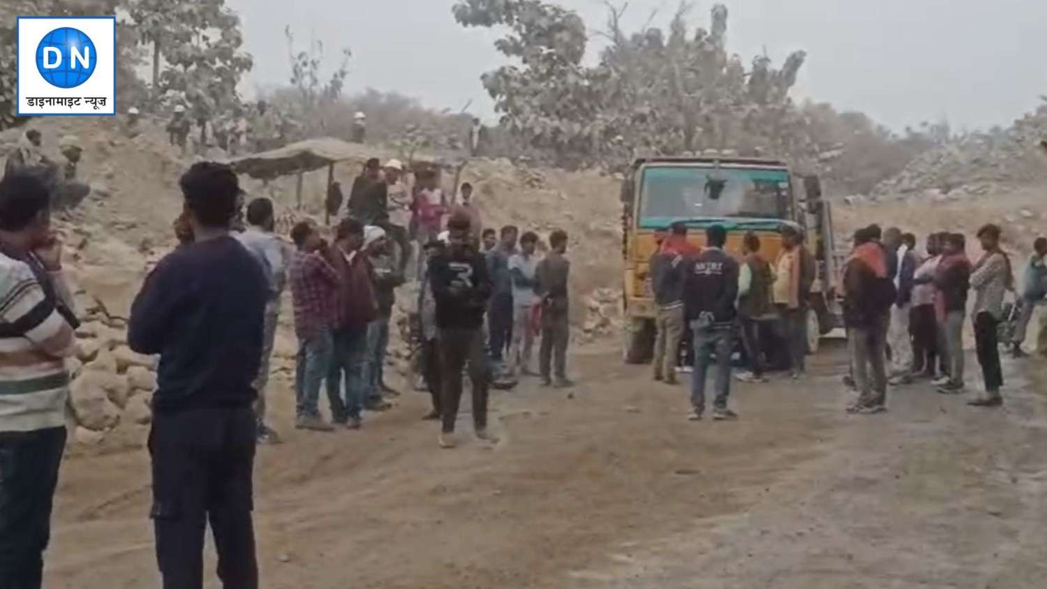 UP News: सोनभद्र में खदान हादसा, टिपर चालक की मौत, परिजनों का प्रदर्शन