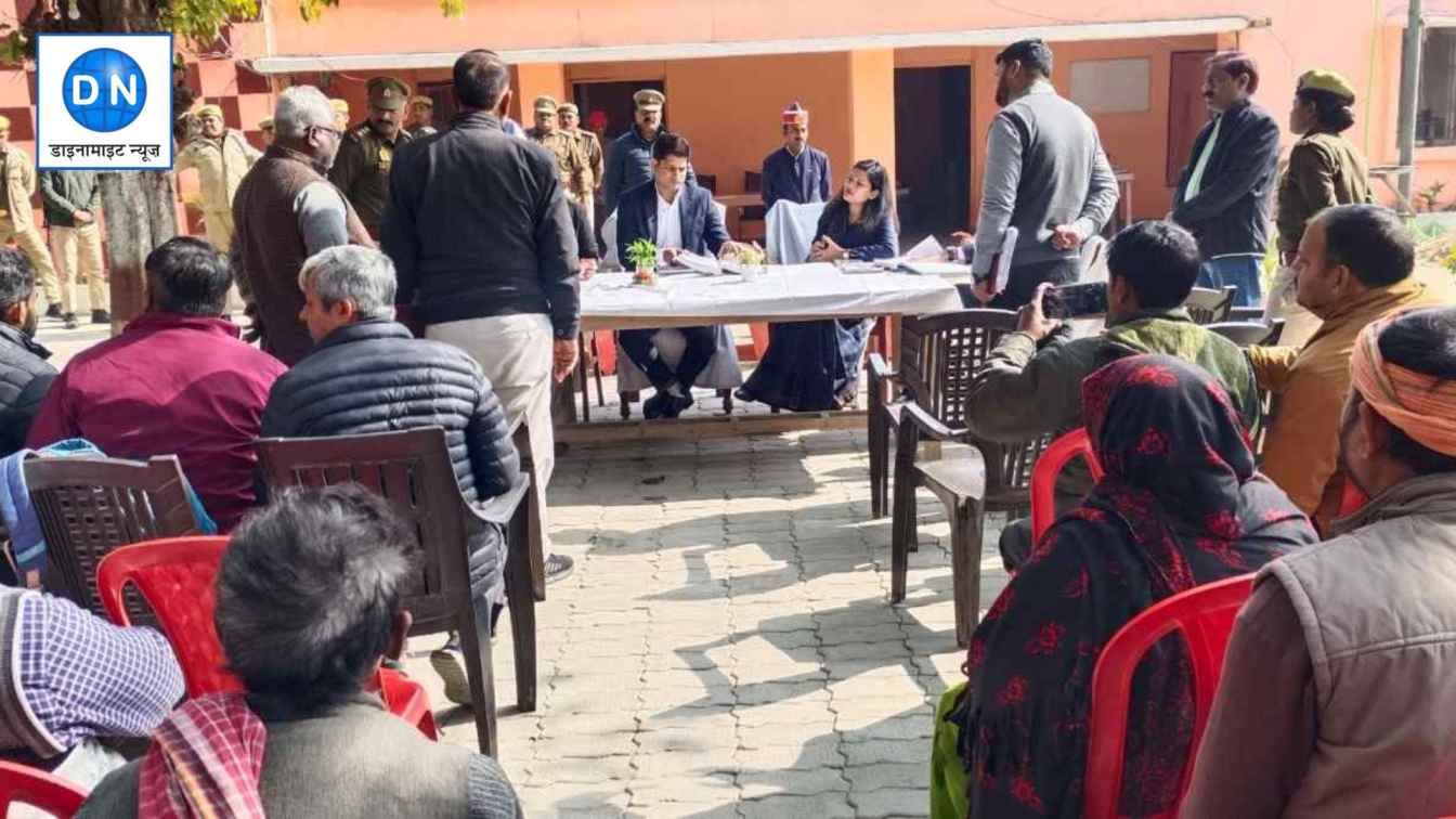 Raebareli: थाना दिवस पर DM-SP ने सुनी लोगों की फरियाद, दिए ये आदेश