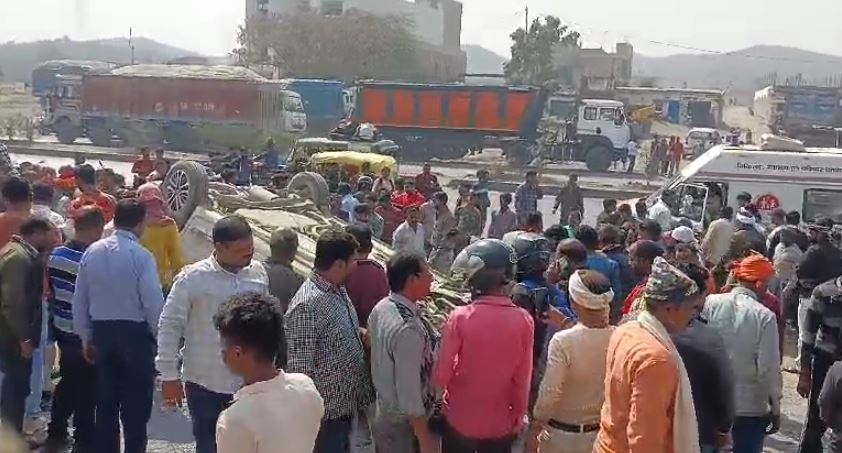 सोनभद्र में भीषण हादसा, महाकुंभ से लौट रहे श्रद्धांलुओं की कार हुई हादसे का शिकार सोनभद्र में भीषण हादसा, महाकुंभ से लौट रहे श्रद्धांलुओं की कार हुई हादसे का शिकार