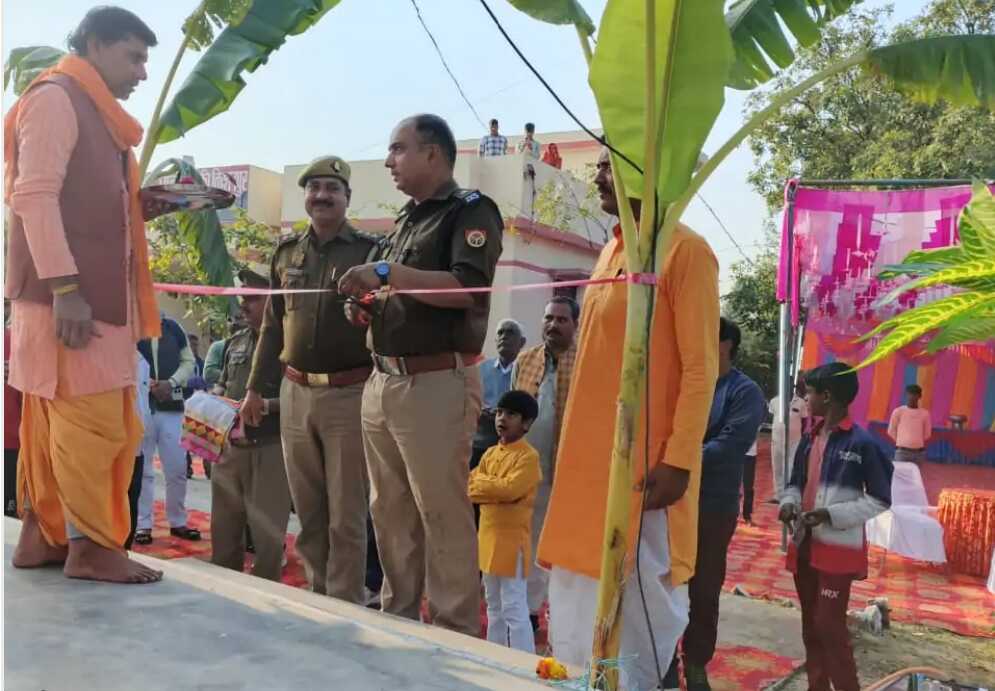 Fatehpur: किशनपुर चौकी में राधा-कृष्ण मंदिर का भव्य उद्घाटन