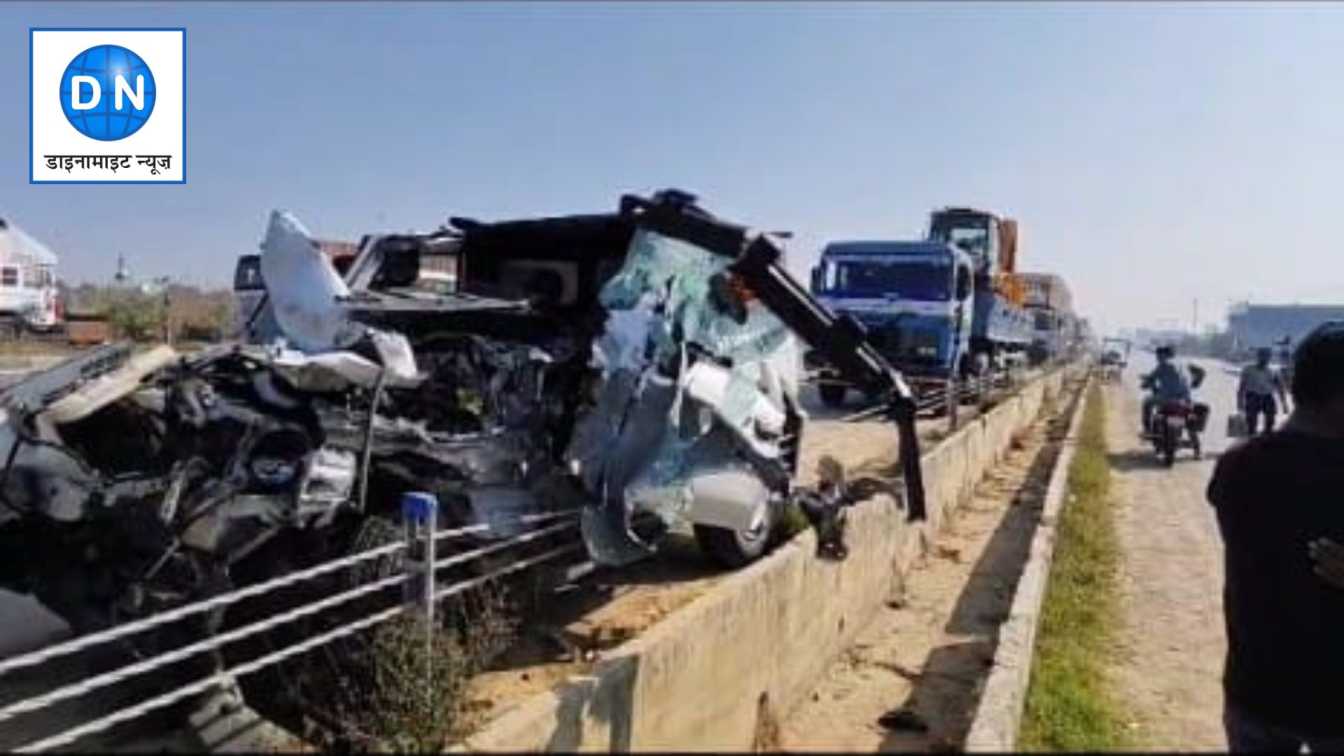 Road Accident in Fatehpur: महाकुंभ से लौट रही थार खड़े ट्रक में घुसी, 2 की मौत 3 घायल Road Accident in Fatehpur: महाकुंभ से लौट रही थार खड़े ट्रक में घुसी, 2 की मौत 3 घायल