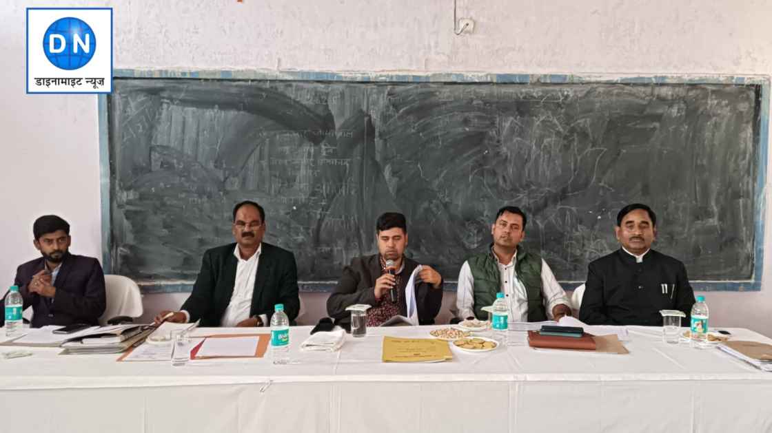 UP Board Exam: महराजगंज में 111 परीक्षा केंद्र, 72606 परीक्षार्थी; DM-SP ने दिये ये खास निर्देश