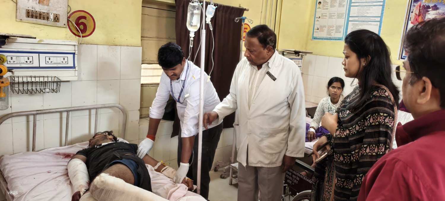 Raebareli News: लालगंज हादसे के बाद डीएम और एसपी ने किया ये खास काम Raebareli News: लालगंज हादसे के बाद डीएम और एसपी ने किया ये खास काम