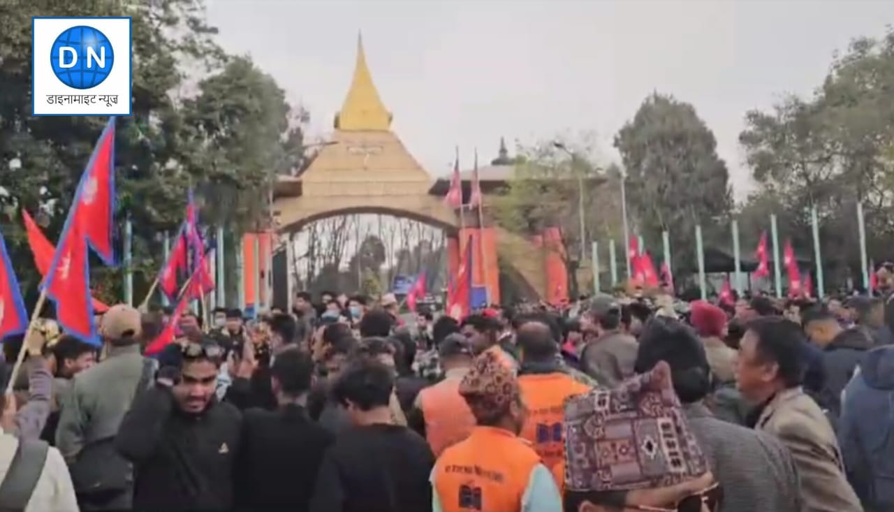 नेपाल में इस मांग को लेकर सड़कों पर उतरे लोग, पीएम के खिलाफ भी गुस्सा, जानिये पूरा अपडेट नेपाल में इस मांग को लेकर सड़कों पर उतरे लोग, पीएम के खिलाफ भी गुस्सा, जानिये पूरा अपडेट