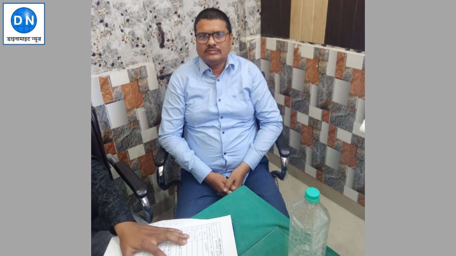 UP News: जौनपुर में एंटी करप्शन टीम की बड़ी कार्रवाई, रिश्वत लेते हुए अधिकारी को रंगे हाथ पकड़ा; जानें पूरा मामला UP News: जौनपुर में एंटी करप्शन टीम की बड़ी कार्रवाई, रिश्वत लेते हुए अधिकारी को रंगे हाथ पकड़ा; जानें पूरा मामला