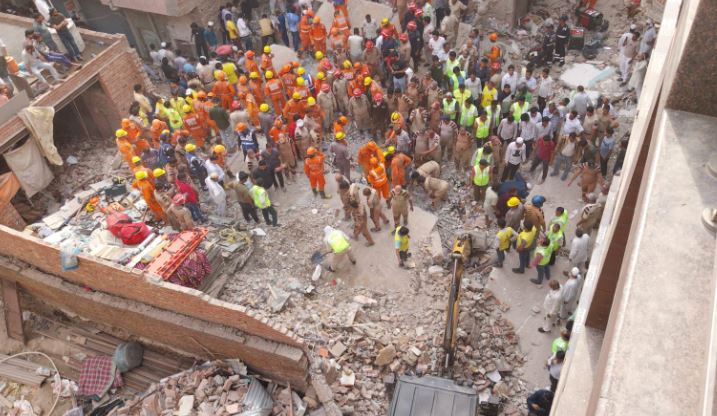 Delhi Building Collapse: मुस्तफाबाद में बड़ा हादसा, इमारत ढहने से चार लोगों की मौत, Rescue जारी