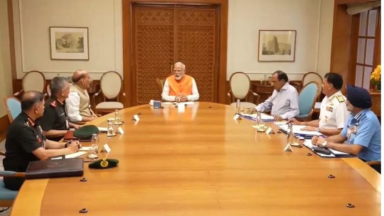Pahalgam Terror Attack: पीएम आवास पर हुई हाई लेवल मीटिंग, PM ने सेना को दी खुली छूट