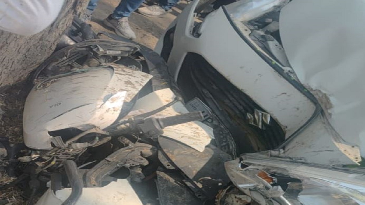 Muzaffarnagar Accident: मुजफ्फरमगर में तेज रफ्तार कार का कहर, MBA छात्राओं को मारी टक्कर