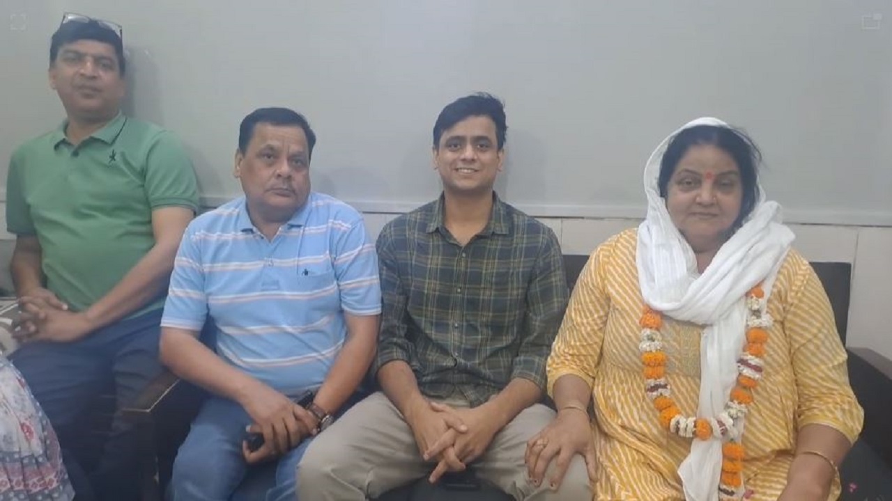 UPSC Result: आगरा के अभिषेक ने यूपीएससी में लहराया परचम, हासिल की 64वीं रैंक UPSC Result: आगरा के अभिषेक ने यूपीएससी में लहराया परचम, हासिल की 64वीं रैंक