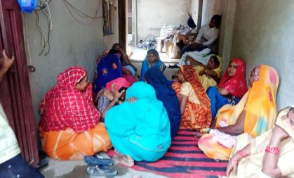 Auriya News: दो मासूम बच्चों के साथ ट्रेन के आगे कूदी मां, जाने पूरा मामला