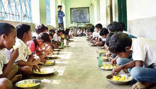 Chhattisgarh Blunder: मिड-डे मील के खाने में मिली छिपकली, 65 छात्र बीमार, मचा हड़कंप